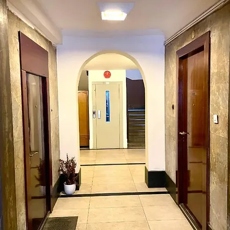 Apartment Triangle 1