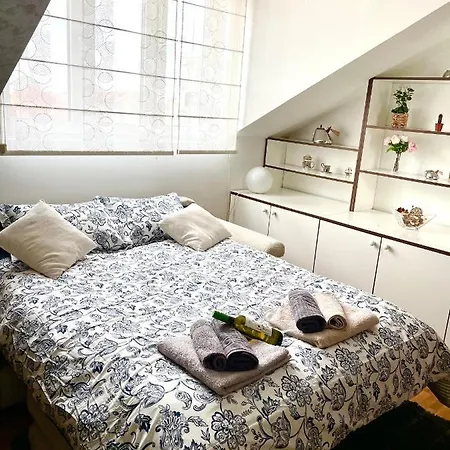 Apartment Triangle 1